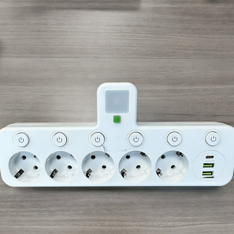EU-4 Socket, Multi-Port Wall Socket with Independent Switch and Small Night Light Adapter
